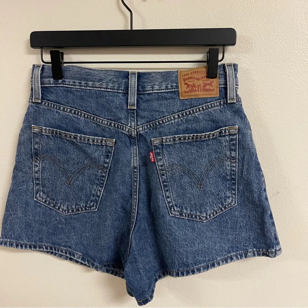 Levi’s shorts - Picture 3 of 3
